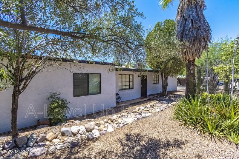 1980 N Tyndall Ave - 1B property image