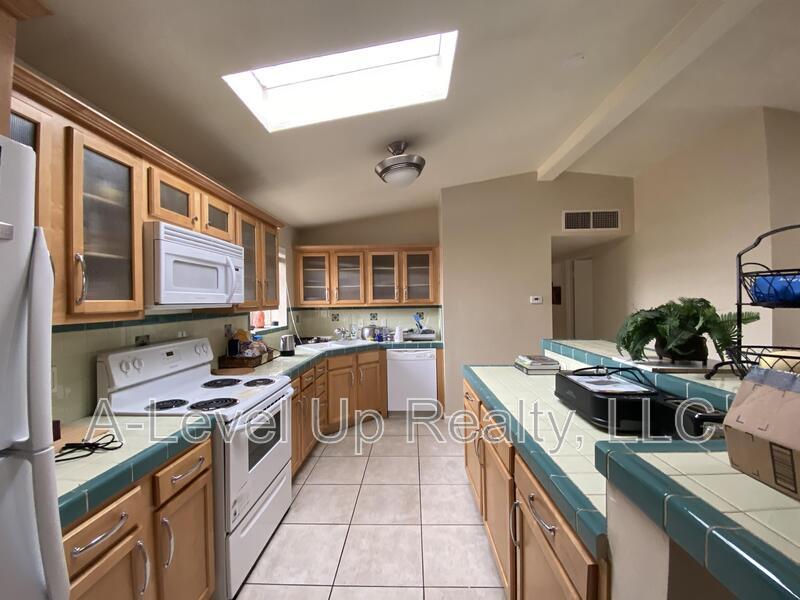 1980 N Tyndall Ave - 1B property image