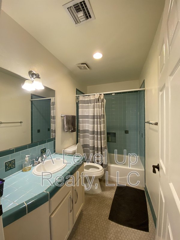 1980 N Tyndall Ave - 1B property image