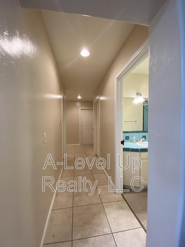 1980 N Tyndall Ave - 1B property image