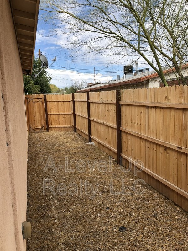 1980 N Tyndall Ave - 1B property image