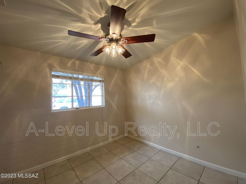 1980 N Tyndall Ave - 1B property image