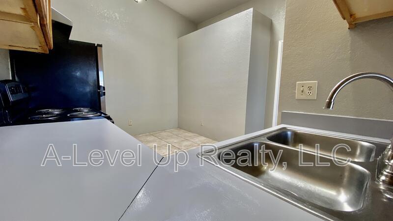 405 East Thoroughbred Street - 1 property image