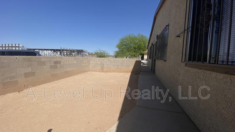 405 East Thoroughbred Street - 1 property image