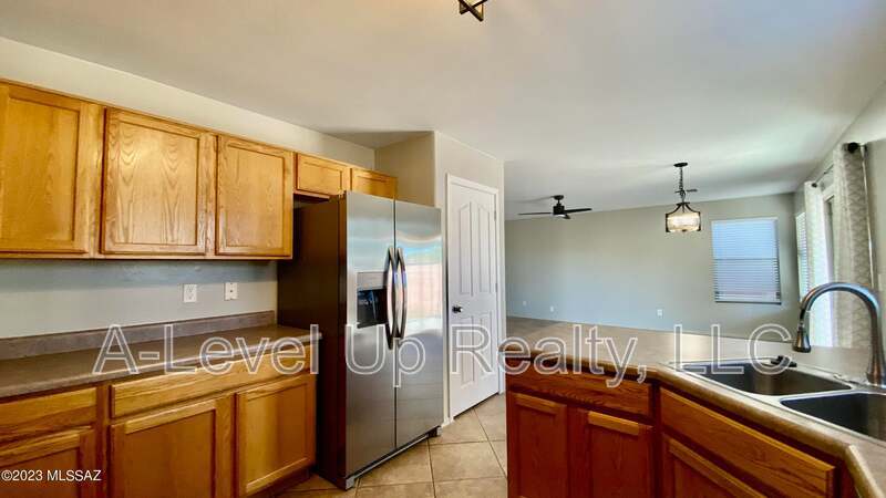 721 West Flaming Arrow Drive property image