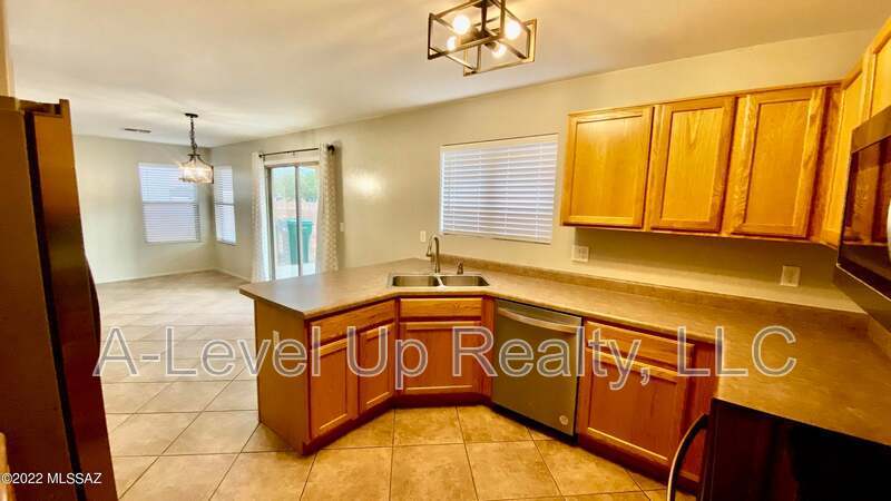 721 West Flaming Arrow Drive property image