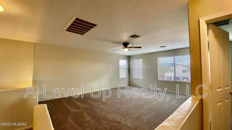 721 West Flaming Arrow Drive property image