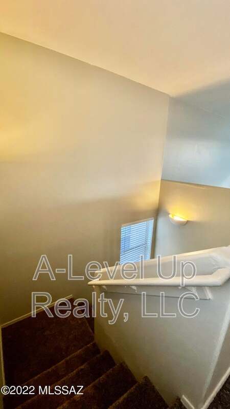 721 West Flaming Arrow Drive property image