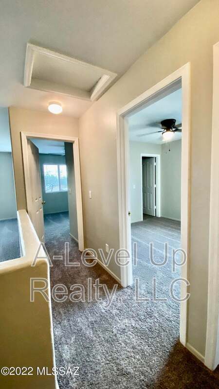 721 West Flaming Arrow Drive property image