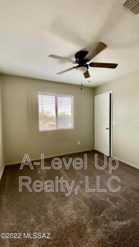 721 West Flaming Arrow Drive property image