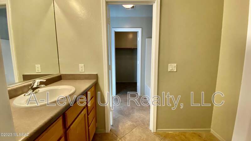 721 West Flaming Arrow Drive property image