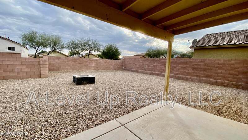 721 West Flaming Arrow Drive property image