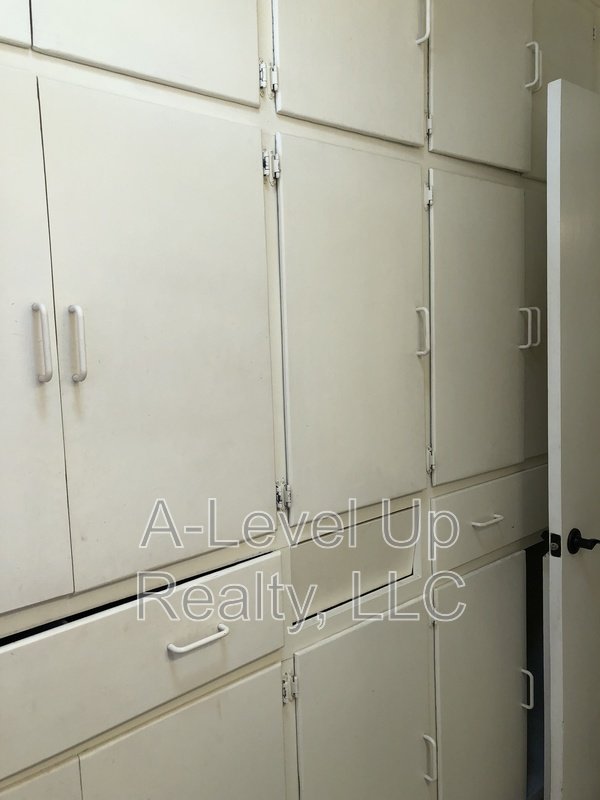 1980 N Tyndall Ave - 1B property image