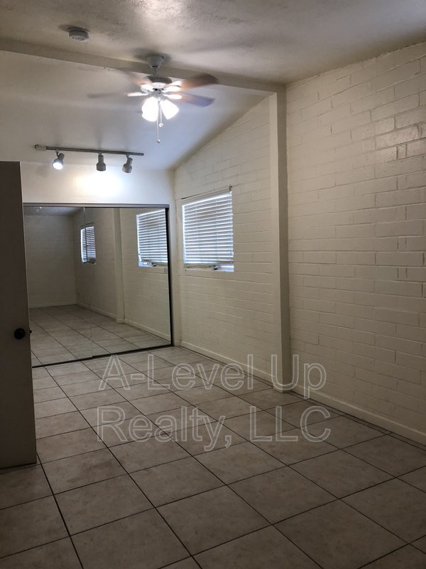 1980 N Tyndall Ave - 1B property image