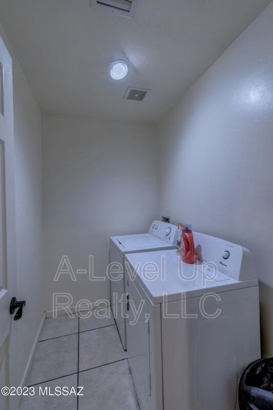 1980 N Tyndall Ave - 1B property image