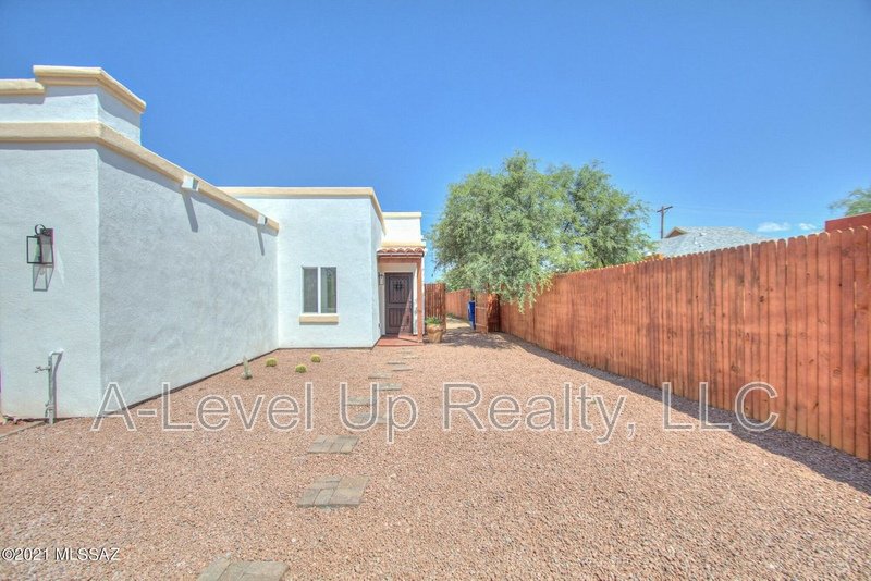 310 West 27th Street property image