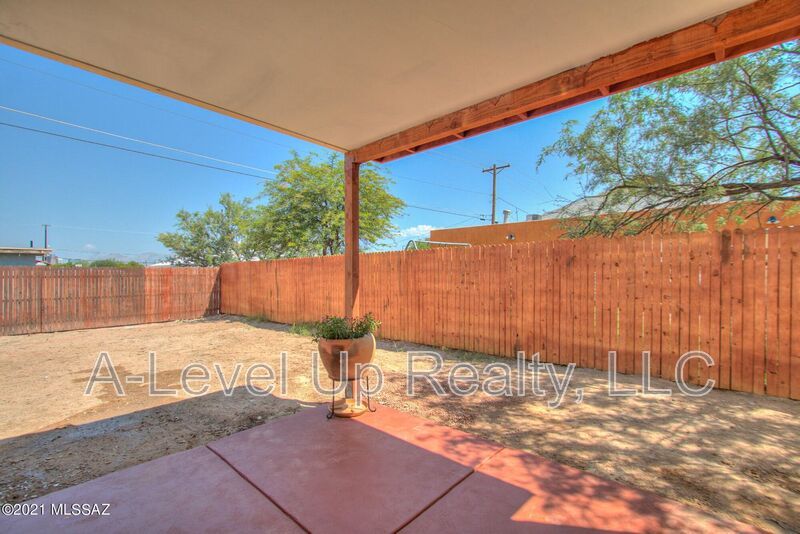 310 West 27th Street property image