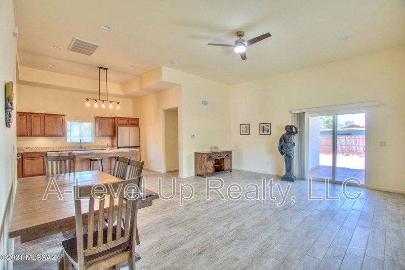 310 West 27th Street property image