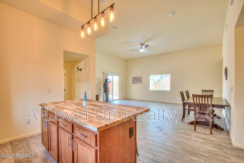 310 West 27th Street property image