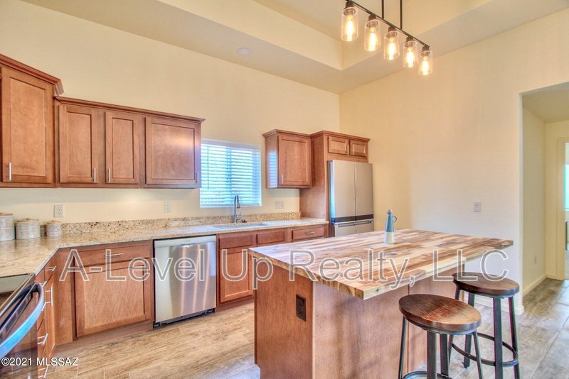 310 West 27th Street property image