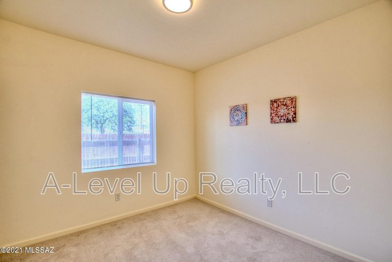 310 West 27th Street property image