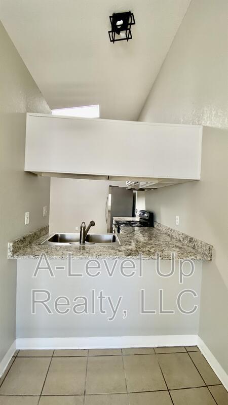 403 East Thoroughbred Street property image