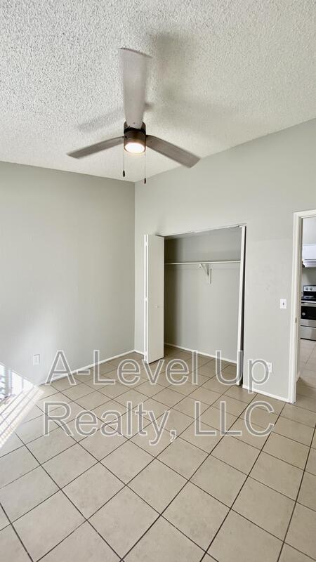 403 East Thoroughbred Street property image