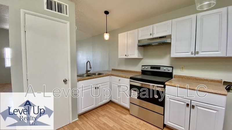 419 East Thoroughbred Street property image