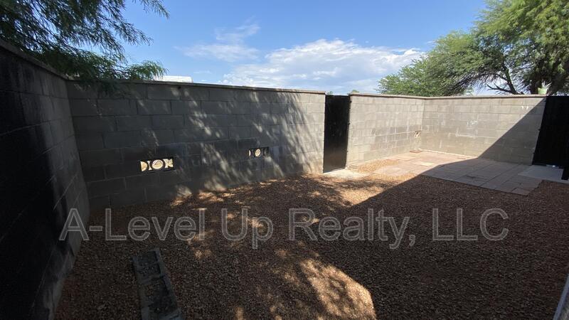 419 East Thoroughbred Street property image