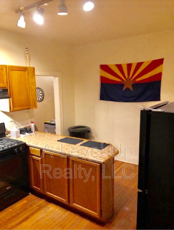 723 E 6th street property image