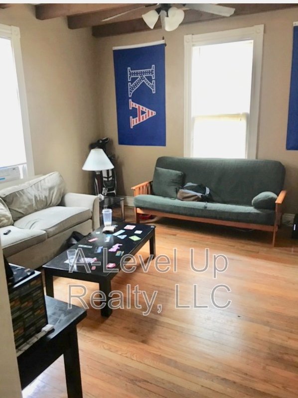 723 E 6th street property image