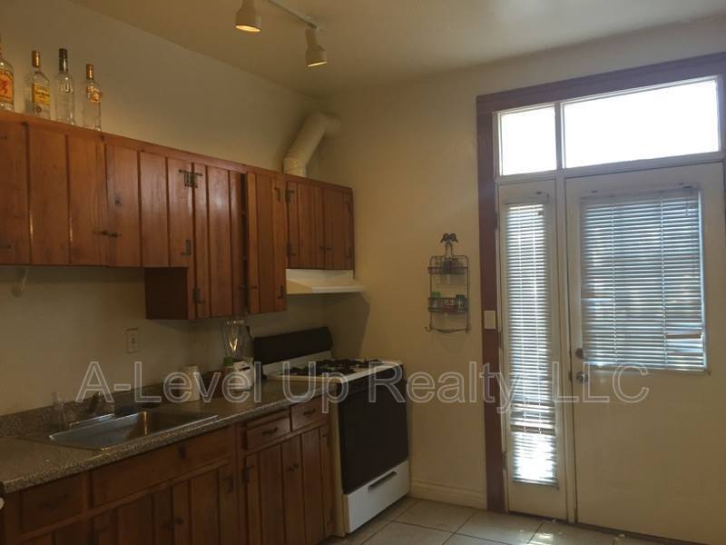 723 E 6th street property image