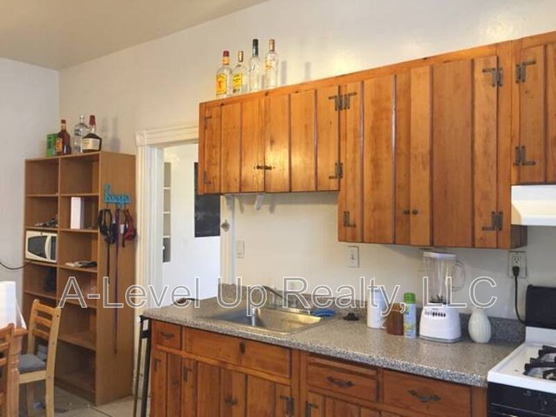 723 E 6th street property image