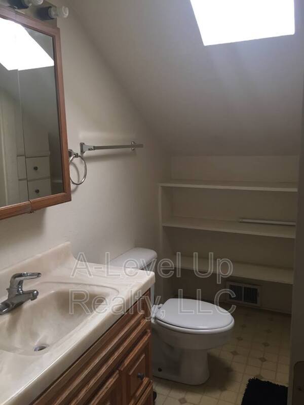 723 E 6th street property image