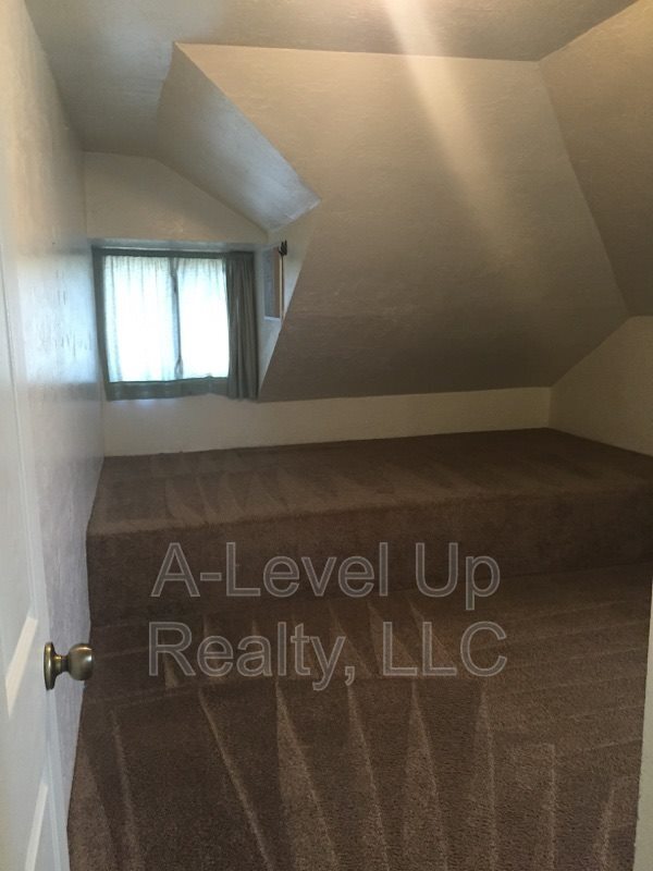 723 E 6th street property image