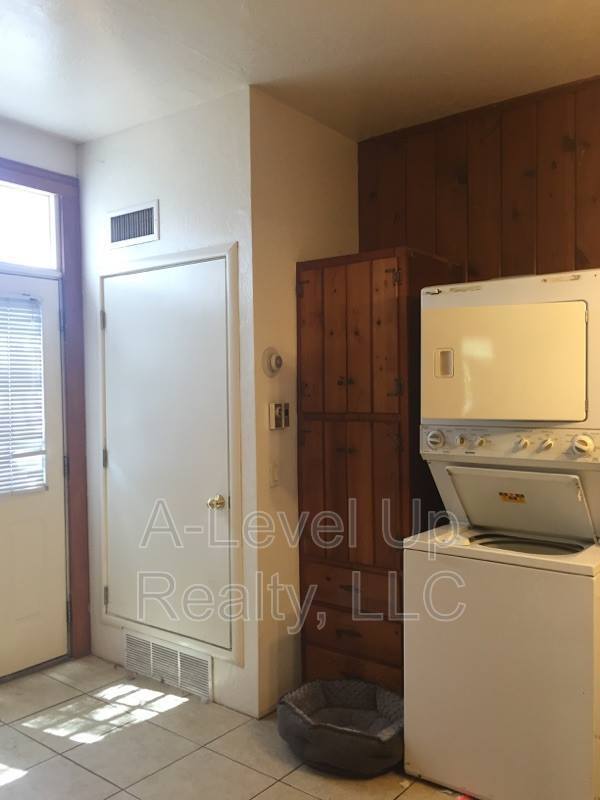 723 E 6th street property image
