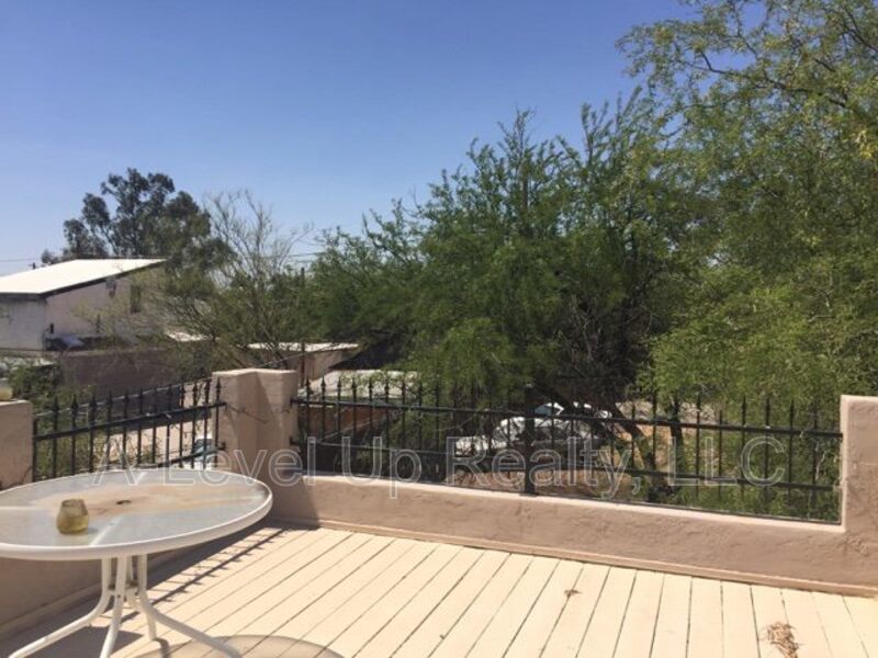 723 E 6th street property image