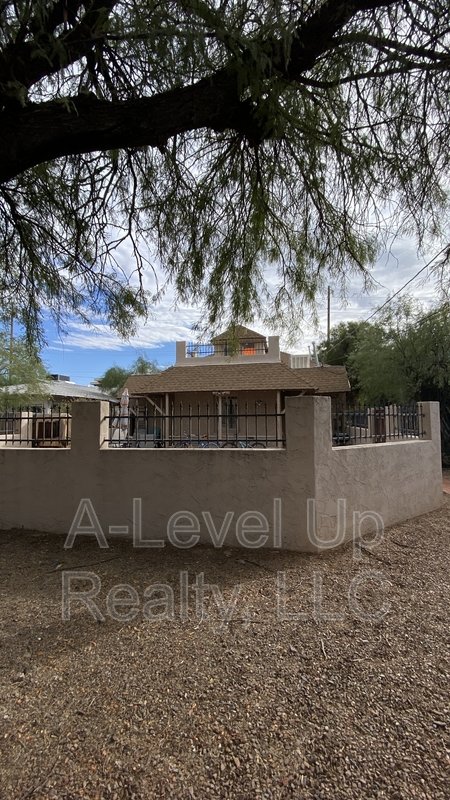 723 E 6th street property image