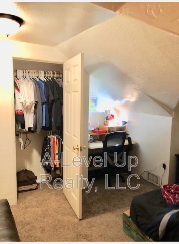 723 E 6th street property image