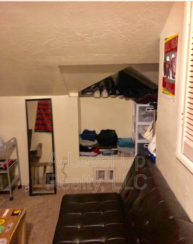 723 E 6th street property image