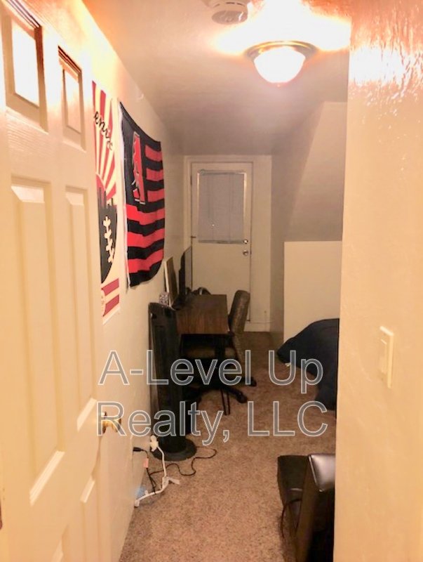 723 E 6th street property image