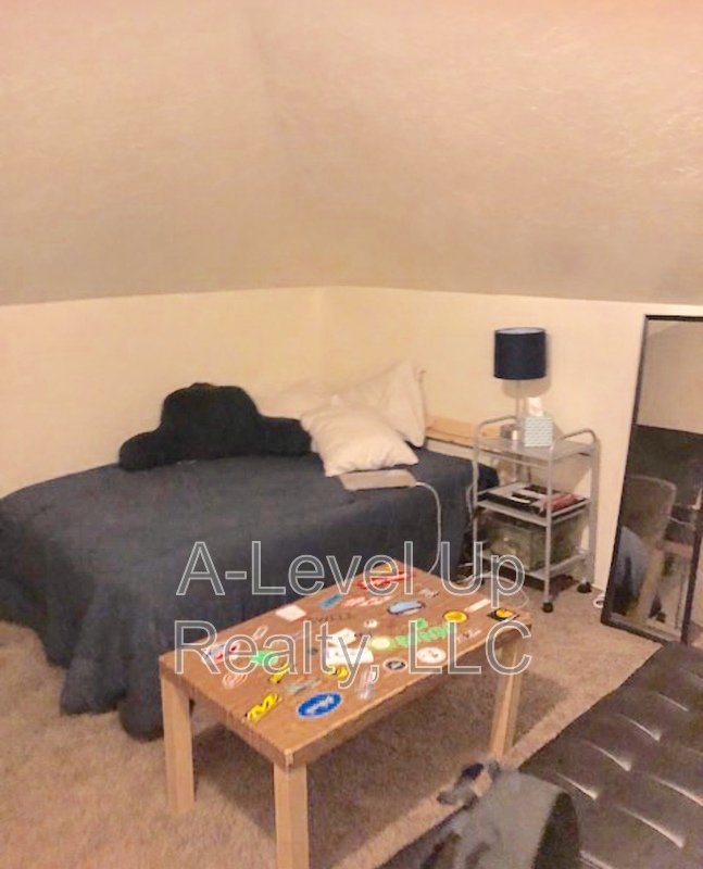 723 E 6th street property image