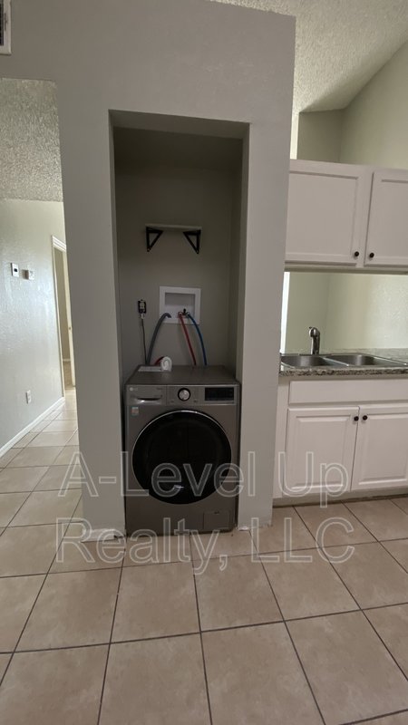 403 East Thoroughbred Street property image