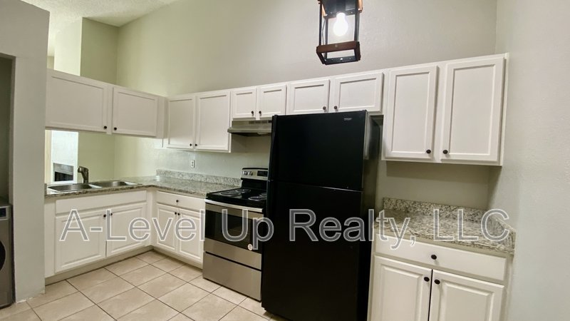 403 East Thoroughbred Street property image