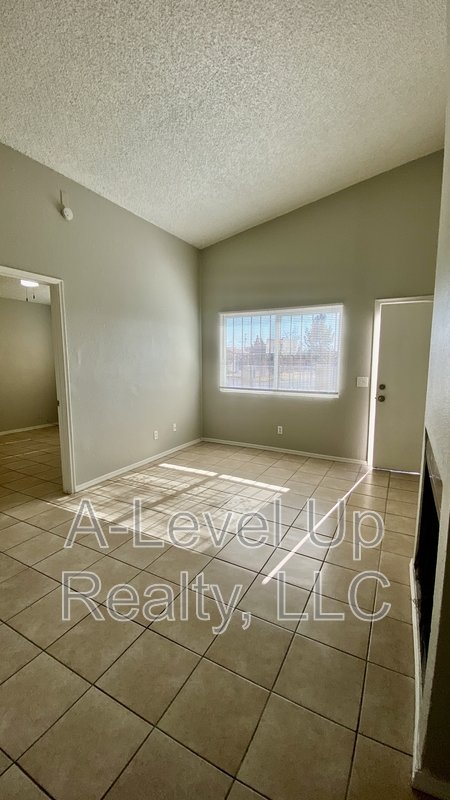403 East Thoroughbred Street property image