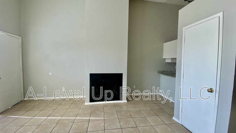 403 East Thoroughbred Street property image