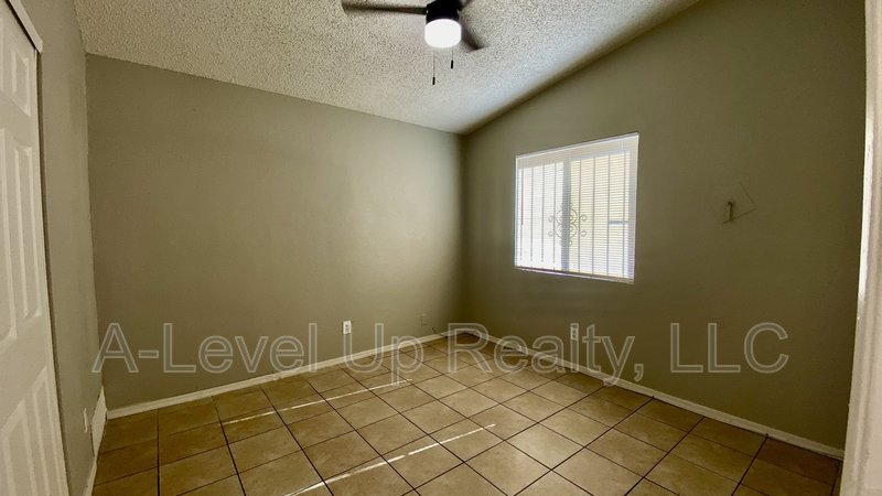 403 East Thoroughbred Street property image