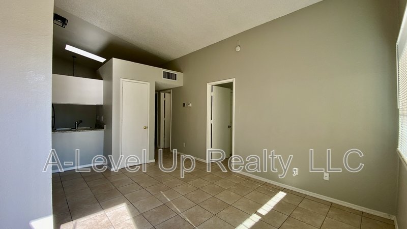 403 East Thoroughbred Street property image