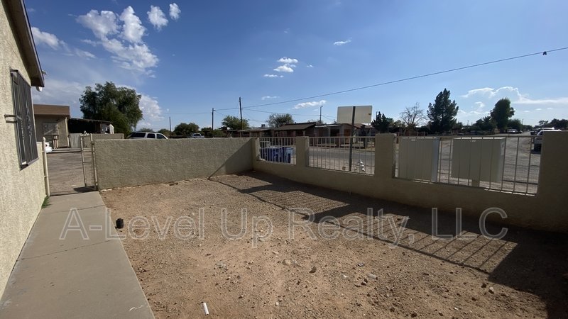 403 East Thoroughbred Street property image