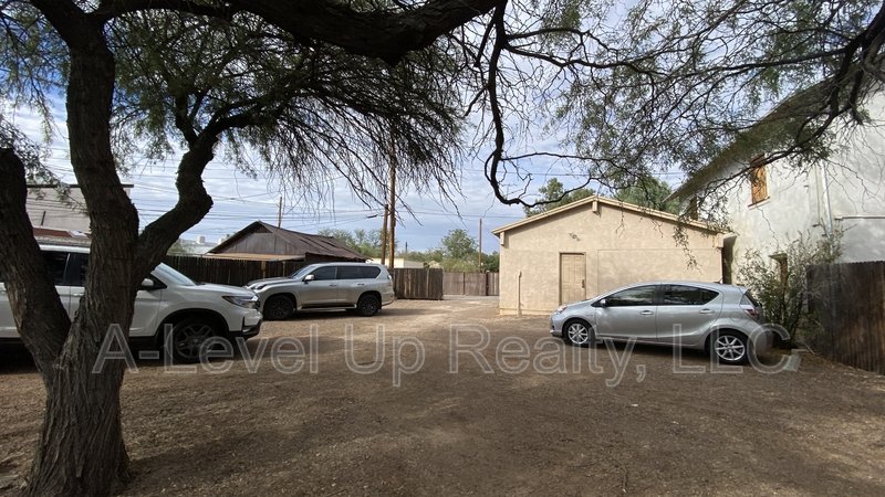 723 E 6th street property image